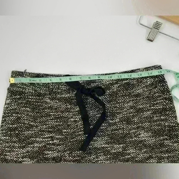 Ann Taylor LOFT Medium Pull On‎ Mini Skirt Black Ivory Front Side Pockets Ribbon - Picture 3 of 7